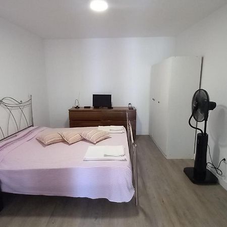 Alvito Guest House - Comfortable Room With Private Bathroom ลิสบอน ภายนอก รูปภาพ