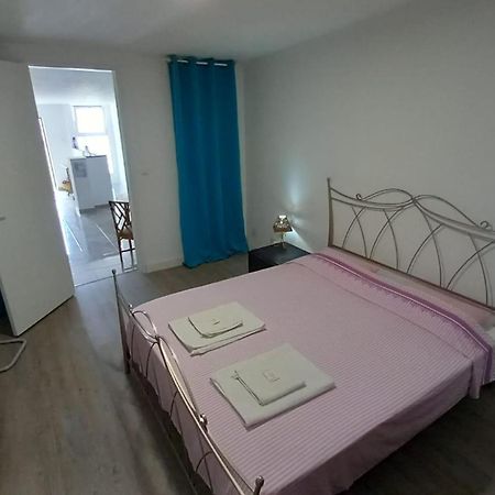 Alvito Guest House - Comfortable Room With Private Bathroom ลิสบอน ภายนอก รูปภาพ